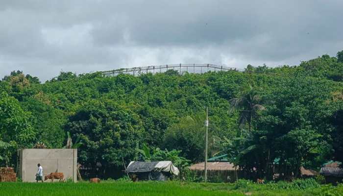 মিয়ানমার থেকে ছোড়া গুলিতে এবার কৃষক আহত