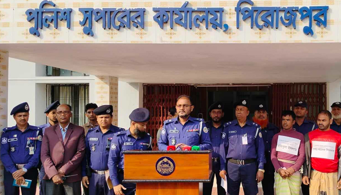 পিরোজপুরে আন্তজেলা ডাকাত দলের তিন সদস্যসহ ১২ বছরের পলাতক আসামী গ্রেপ্তার