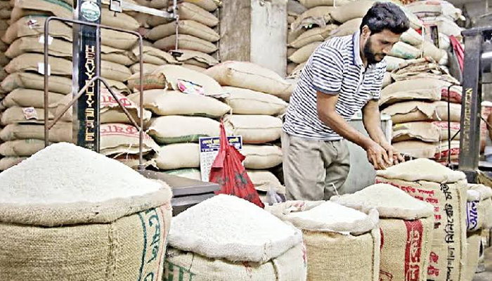 দিনাজপুরে প্রশাসনের নজরদারিতে কমলো চালের দাম