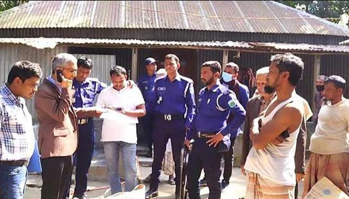 অবৈধ মেহেদি-ফেসওয়াশ তৈরি  কারখানা মালিককে জরিমানা