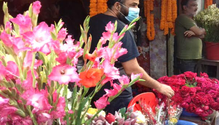 সিরাজগঞ্জে ভালোবাসা দিবসে ও বসন্ত উৎসব প্রেম নগরে পরিণত