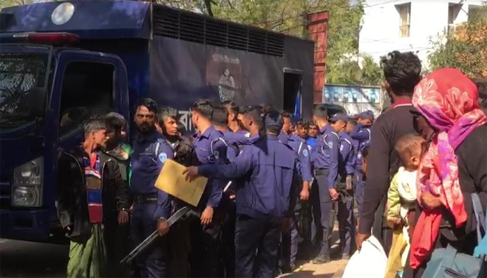 অস্ত্রধারী রোহিঙ্গাদের পুলিশি হেফাজতে নেয়া হবে আজ