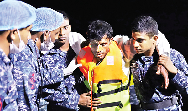 বঙ্গোপসাগরে উদ্ধারকৃত চার জেলেকে স্বজনদের কাছে হস্তান্তর