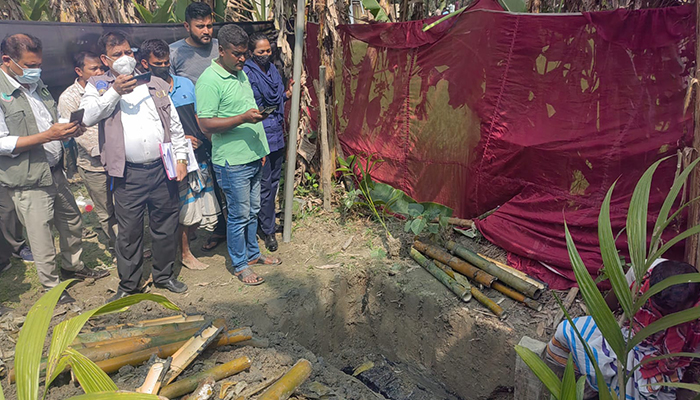 সুবর্ণচরে আদালতের আদেশে দাফনের ২ মাস পর গৃহবধূর লাশ উত্তোলন