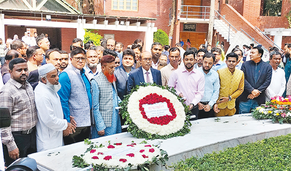 বঙ্গবন্ধুর সমাধিতে শিক্ষা প্রকৌশল অধিদপ্তরের প্রধান প্রকৌশলীর শ্রদ্ধা