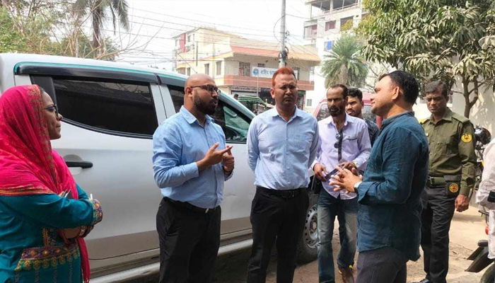 লাইসেন্স না থাকায় সাতক্ষীরায় ৩টি ক্লিনিক সীলগালা