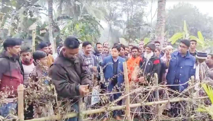 আলোকিত বাংলাদেশে সংবাদ প্রকাশের পর ২০ পরিবার ফিরে পেল চলাচলের রাস্তা 