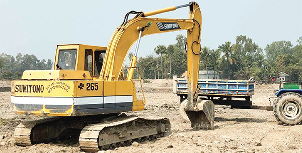 সিরাজগঞ্জে ফসলি জমিতে থামছে না পুকুর খনন