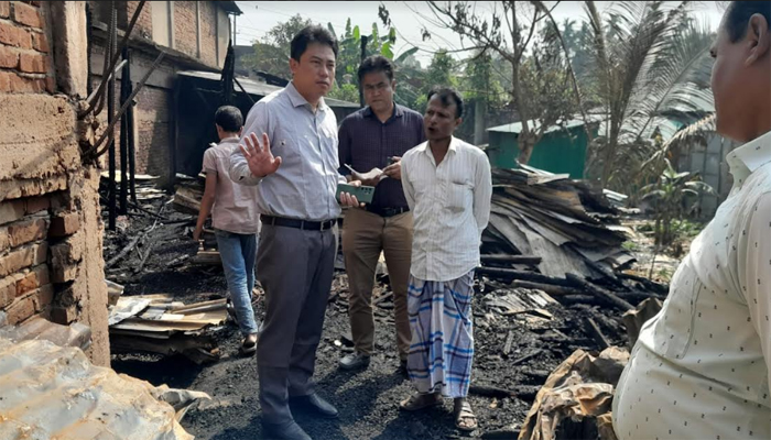 কক্সবাজারে আগুনে কেড়ে নিলো ২১ দোকানীর স্বপ্ন 