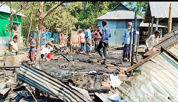 বসতঘরের সাথে পুঁড়ে ছাই ৮ বছরের শিশু 