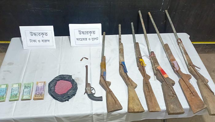 রামুতে অস্ত্রসহ ডাকাত দলের সদস্য আটক