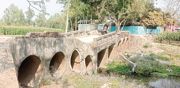 ডিমলায় ধুম-নদীর উপর নির্মিত বক্স কালভার্টের বেহাল দশা