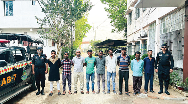 ফেনীতে ৯ চাঁদাবাজ হাতেনাতে ধরা পড়ল র‌্যাবের জালে