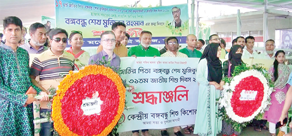 বঙ্গবন্ধুর জন্মবার্ষিকীতে পুষ্পস্তবক অর্পণ