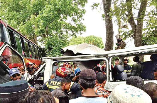 গোপালগঞ্জে ড্রাইভার ও নারীসহ পাঁচজন নিহত