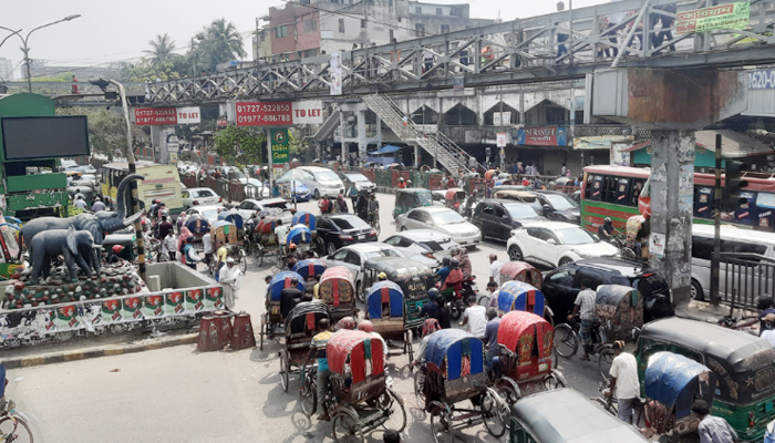 ছুটির দিনেও যানজটে নাকাল রাজধানীবাসি