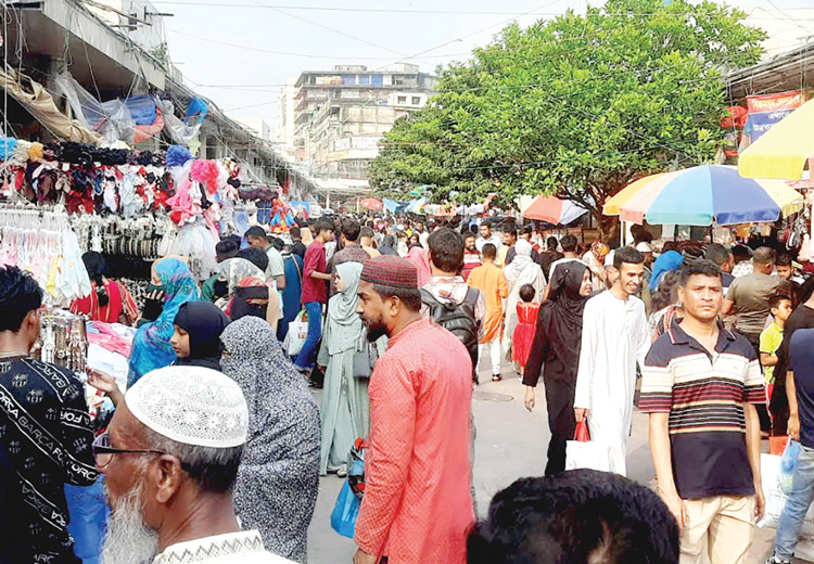 ঈদের কেনাকাটায় বাড়ছে ভিড়