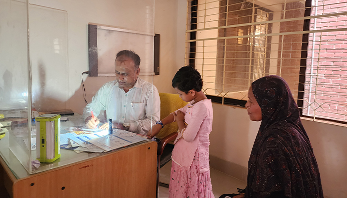 বিকল্প বিদ্যুৎ ব্যবস্থা না থাকায় চরম ভোগান্তিতে রোগী-চিকিৎসকরা