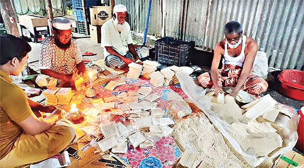 জৌলুস হারাতে বসেছে কুষ্টিয়ার তিলের খাজা