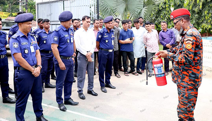 রাঙামাটিতে পুলিশ সদস্যদের অগ্নি নির্বাপণ প্রশিক্ষণ অনুষ্ঠিত