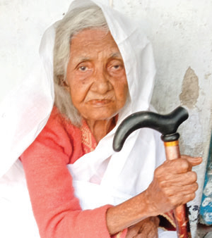 প্রধানমন্ত্রীর হস্তক্ষেপ কামনা করলেন শহীদ আজাদের মা