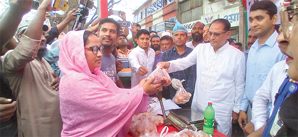 ষড়যন্ত্রের মধ্যেও প্রধানমন্ত্রী দেশের জনগণের কল্যাণে কাজ করছেন