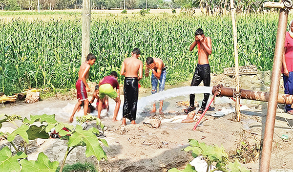 মৌসুমের সর্বোচ্চ তাপমাত্রায় পুড়ছে চুয়াডাঙ্গা