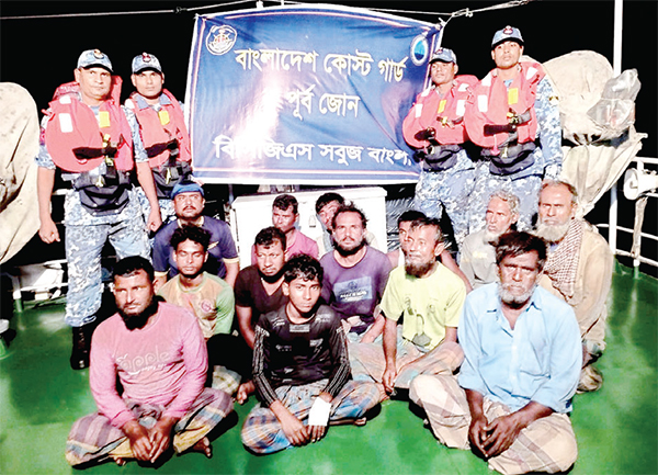 সমুদ্রে ভাসমান ট্রলারসহ ১৩ জেলেকে জীবিত উদ্ধার