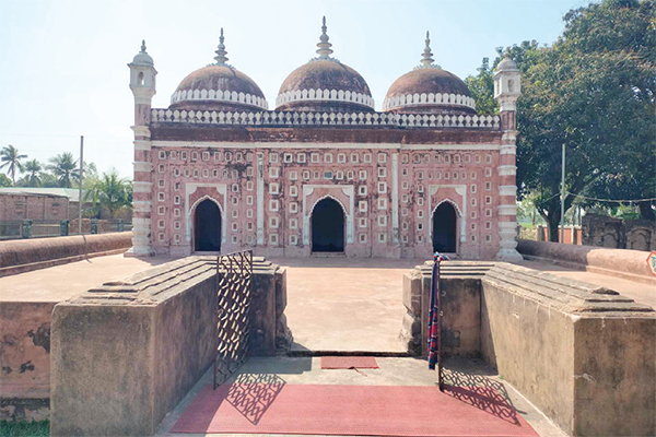 ঐতিহ্যের নিদর্শন দিনাজপুরের নয়াবাদ মসজিদ