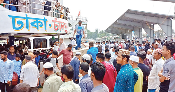 লঞ্চে নাড়ির টানে বাড়ি ফেরা শুরু