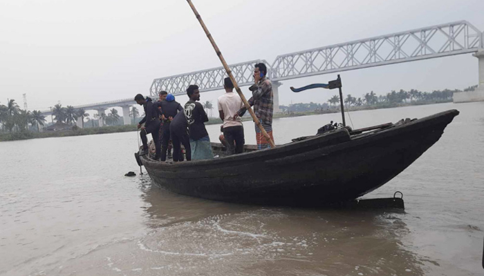 খুলনায় কার্গো জাহাজডুবির ঘটনায় নিখোঁজ ২