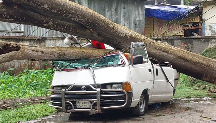 কালবৈশাখী ঝড়ে লন্ডভন্ড বাউফল, নিহত ২