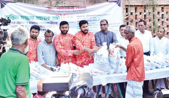 রংপুরে গোর খোদকদের ঈদসামগ্রীর প্যাকেজে বিতরণ