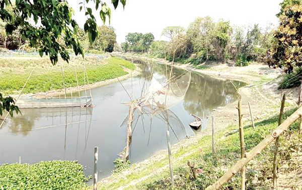 দখল-দূষণে মৃত প্রায় পবার ‘বারনই নদী’