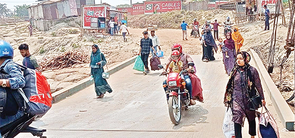 দৌলতদিয়া ঘাটে যাত্রীর চাপ বাড়লেও নেই ভোগান্তি