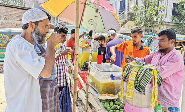 তীব্র দাবদাহে বিপর্যস্ত জনজীবন