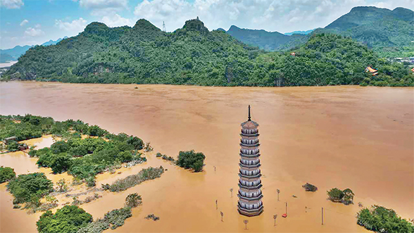 দক্ষিণ চীনে ভয়াবহ বন্যার শঙ্কা