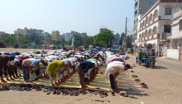 চাঁদপুরে বৃষ্টির জন্য ইসতিসকার নামাজ আদায়