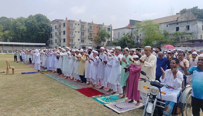 মানিকগঞ্জে বৃষ্টির আশায় ইস্তেস্কার নামাজ ও দোয়া