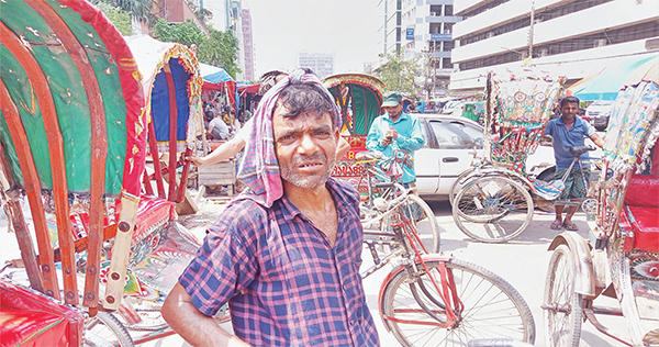 শ্রমজীবীরা প্রখর তাপে বেশিই বিপর্যস্ত