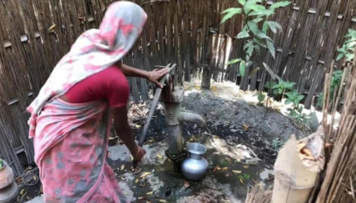 দিনাজপুরে টিউবওয়েলে ঠিকমতো উঠছে না পানি, হুমকির মুখে জনস্বাস্থ্য 