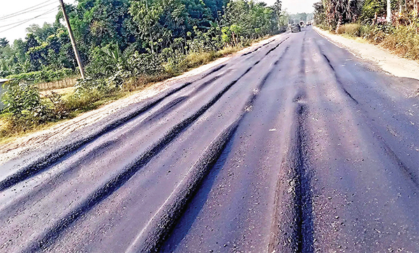 দেখতে সমুদ্রের ঢেউ মনে হলেও এটি মহাসড়ক