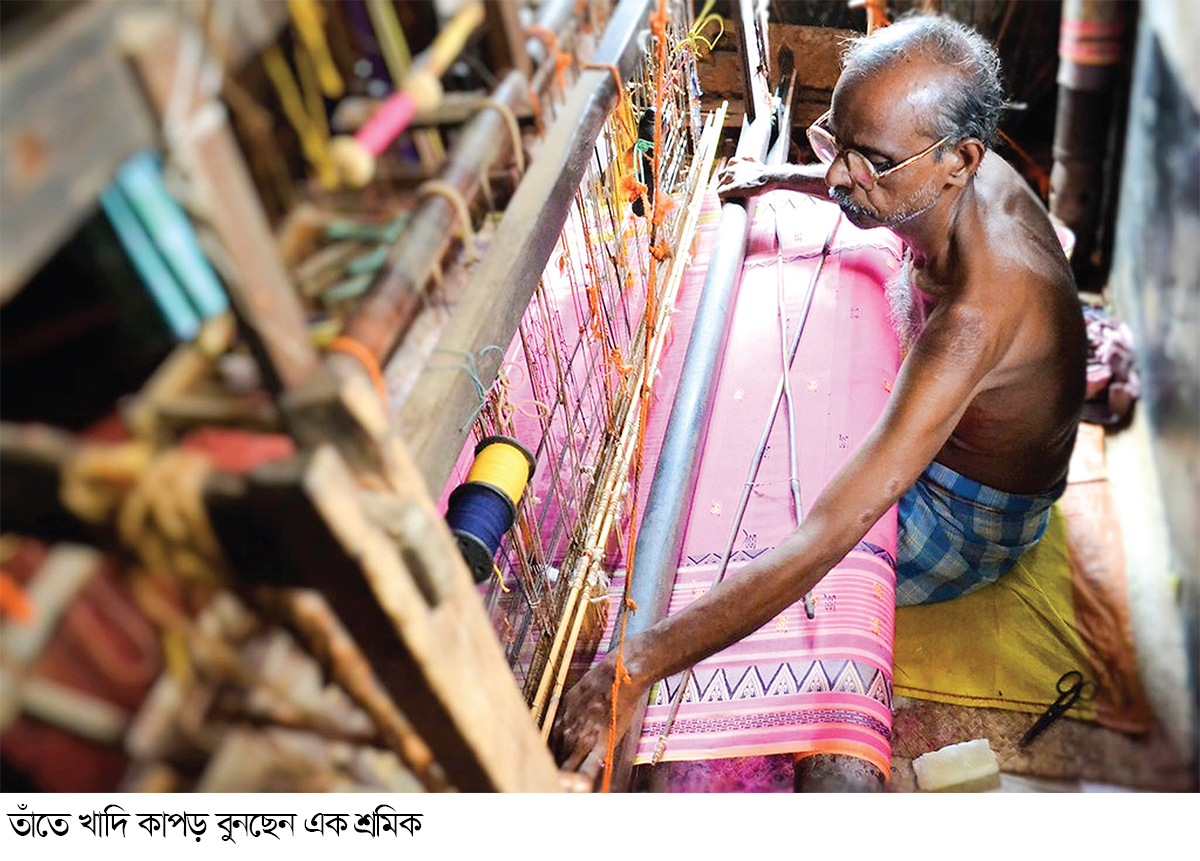 তাঁতের বদলে মেশিনে তৈরি হচ্ছে কুমিল্লার ঐতিহ্যবাহী খাদি