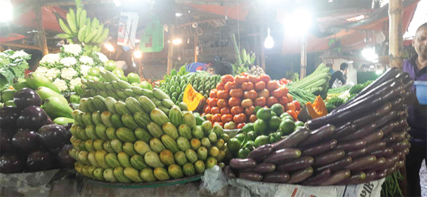 বাজারে বেড়েছে সব ধরনের সবজির দাম