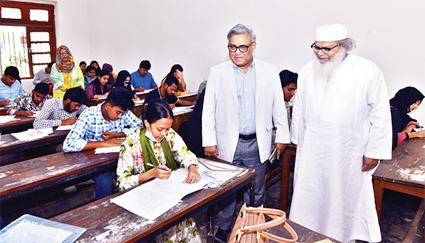 ব্যবসায় শিক্ষা ইউনিটের ভর্তি পরীক্ষা অনুষ্ঠিত