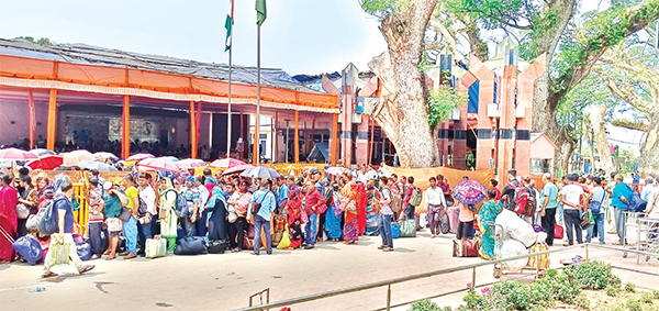 পাঁচ দিন বেনাপোল দিয়ে যাত্রী পারাপার ও আমদানি রপ্তানি বন্ধ