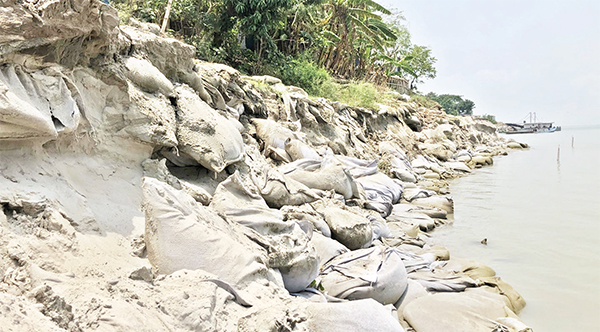 গোয়ালন্দে অসময়ের ভাঙন