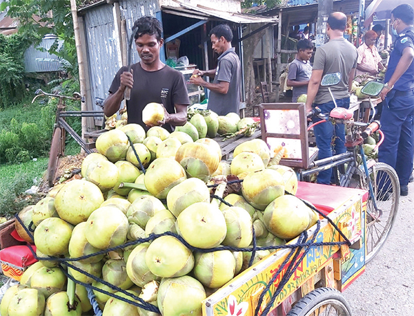 বাড়ছে তালের শাঁসের কদর