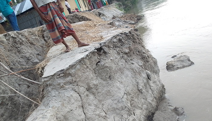 কাউনিয়ায় নদী ভাঙ্গন আতংকে কাটছে গ্রামবাসীর নির্ঘুম রাত