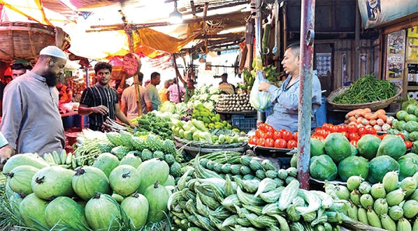 অব্যাহতভাবে বাড়ছে দ্রব্যমূল্য